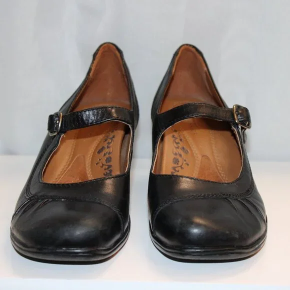 Earth Spirit Black Heels - Picture 3 of 7